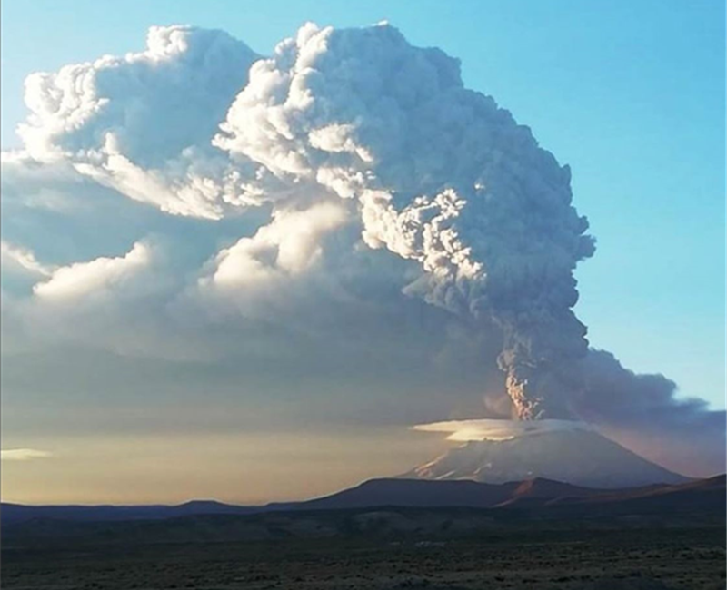 erupcion Volcan-Ubinas